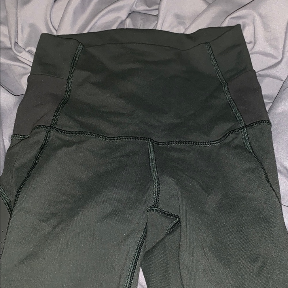 Lululemon army green leggings! 25’’